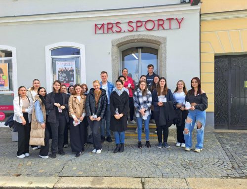 Unternehmensgründung mit Franchising: Entrepreneurship-Gruppe besucht Mrs. Sporty